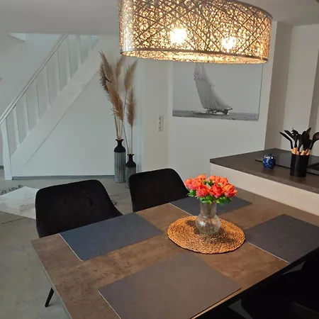 Altstadthaus Mit Sauna, 2 Etagen, Fuer 5 Personen 펜션 *
